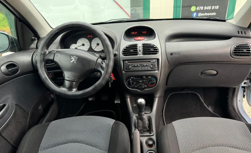 PEUGEOT 206 1.4