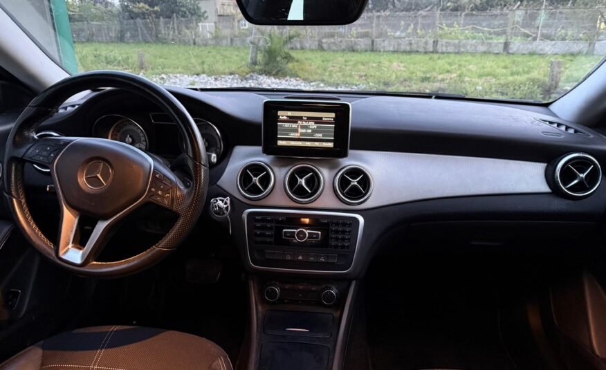 MERCEDES-BENZ CLA 220d