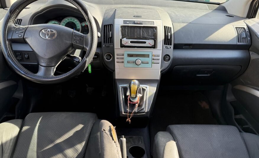 TOYOTA Corolla VERSO 2.2d4d